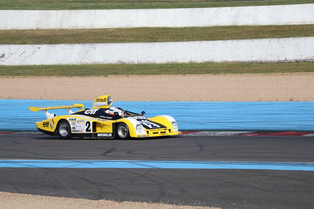 Classic Days 2026 Derek Bell, 82 ans, avec l'alpine Renault A442B des 24 heures du Mans 1978 C.jpeg (95 KB)